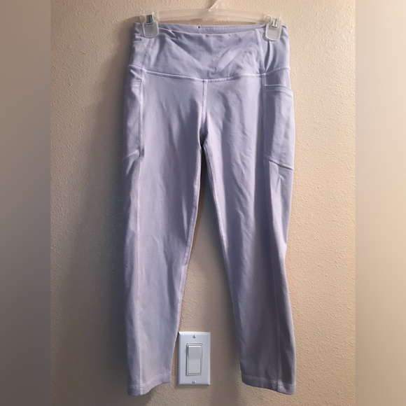 Victoria’s Secret Capri crop sport leggings with pockets on side stretchy comfy - Picture 2 of 4